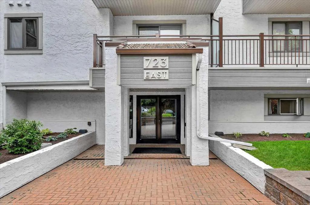 214 723 57 Avenue SW, Calgary