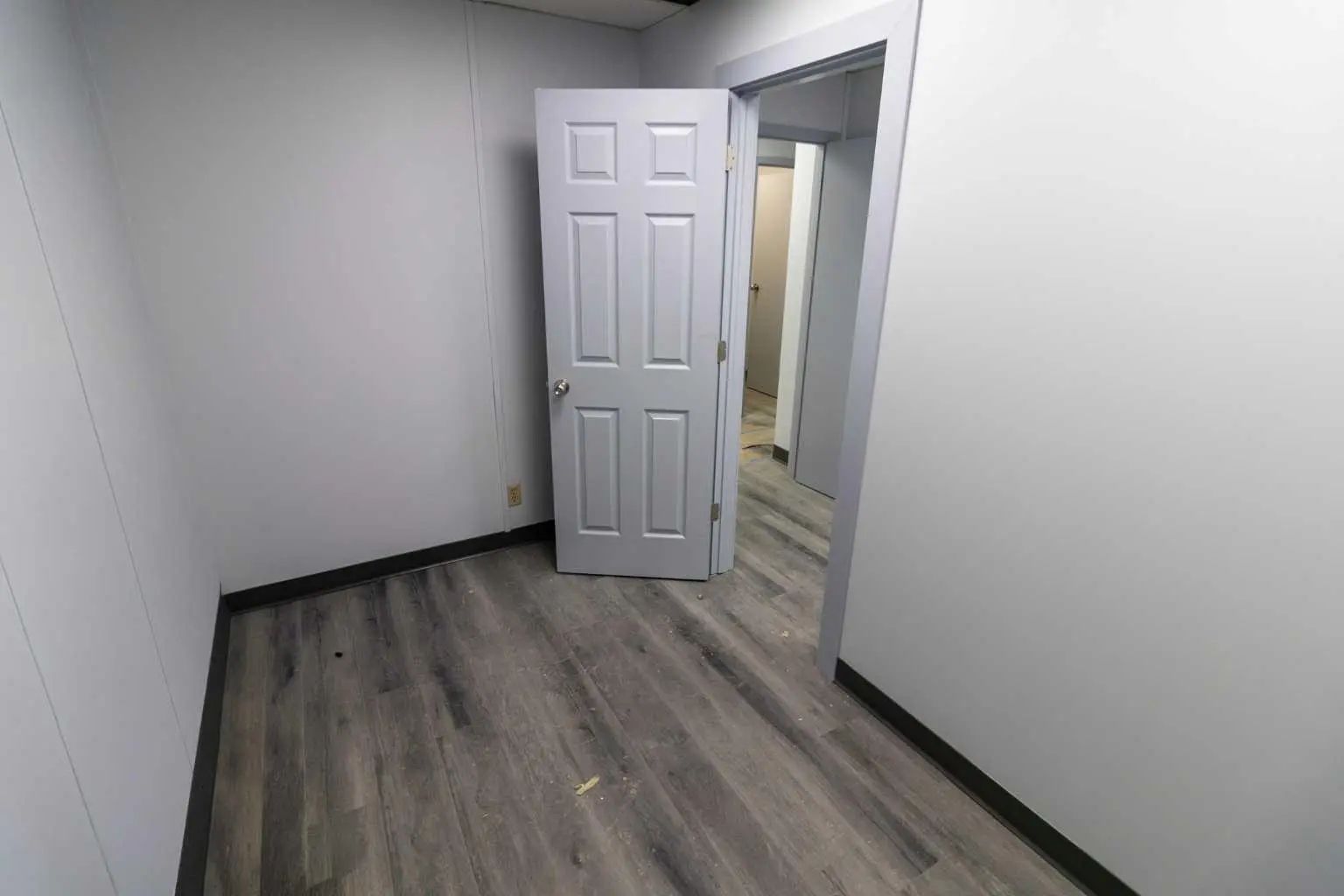 Unit 136 1530 27 Avenue Northeast, Calgary – Commercial Industrial Listing Photo 9