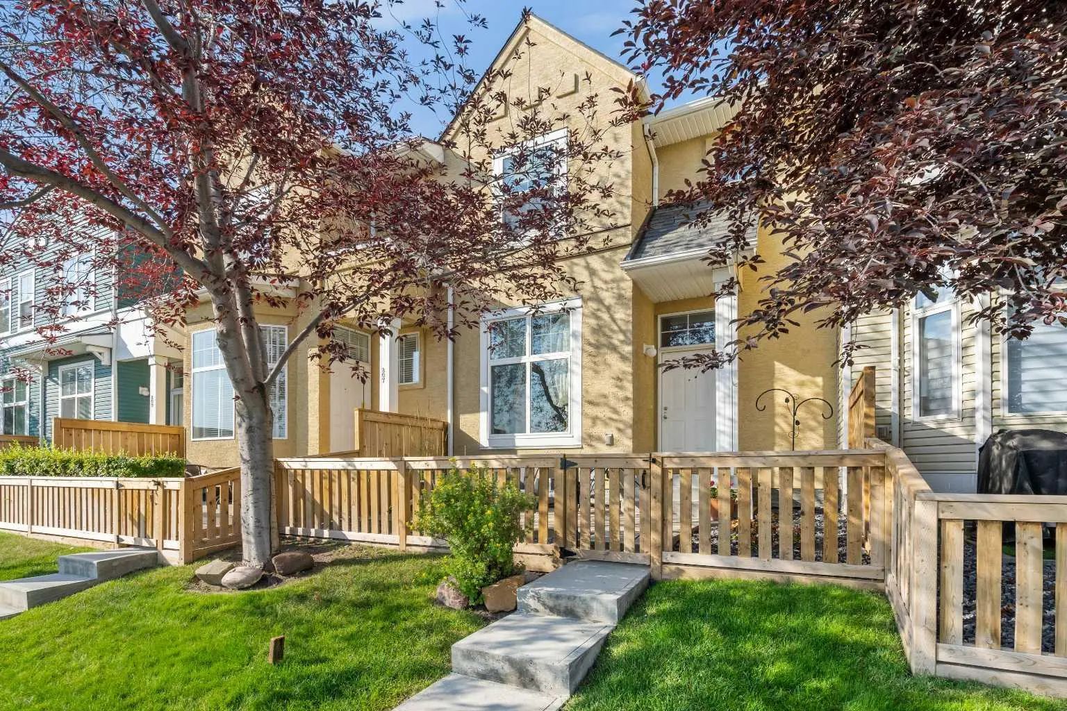 205 Mckenzie Towne Gate Southeast, Calgary – Residential Row/Townhouse Listing Photo 2