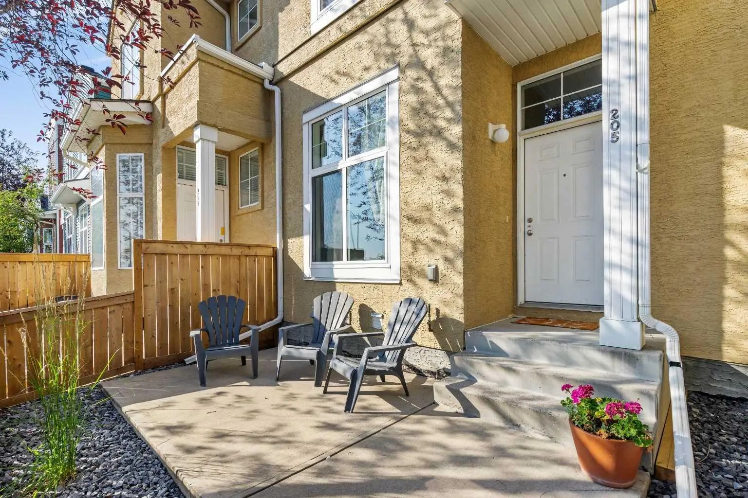205 Mckenzie Towne Gate Southeast, Calgary – Residential Row/Townhouse Listing Photo 3