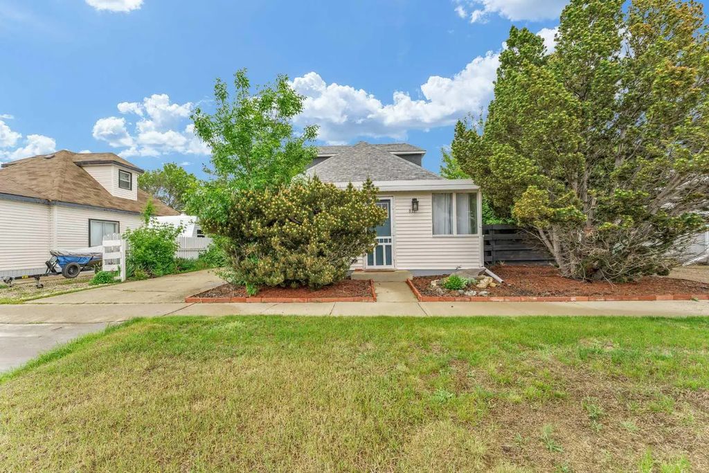 817 Main Street S, Redcliff