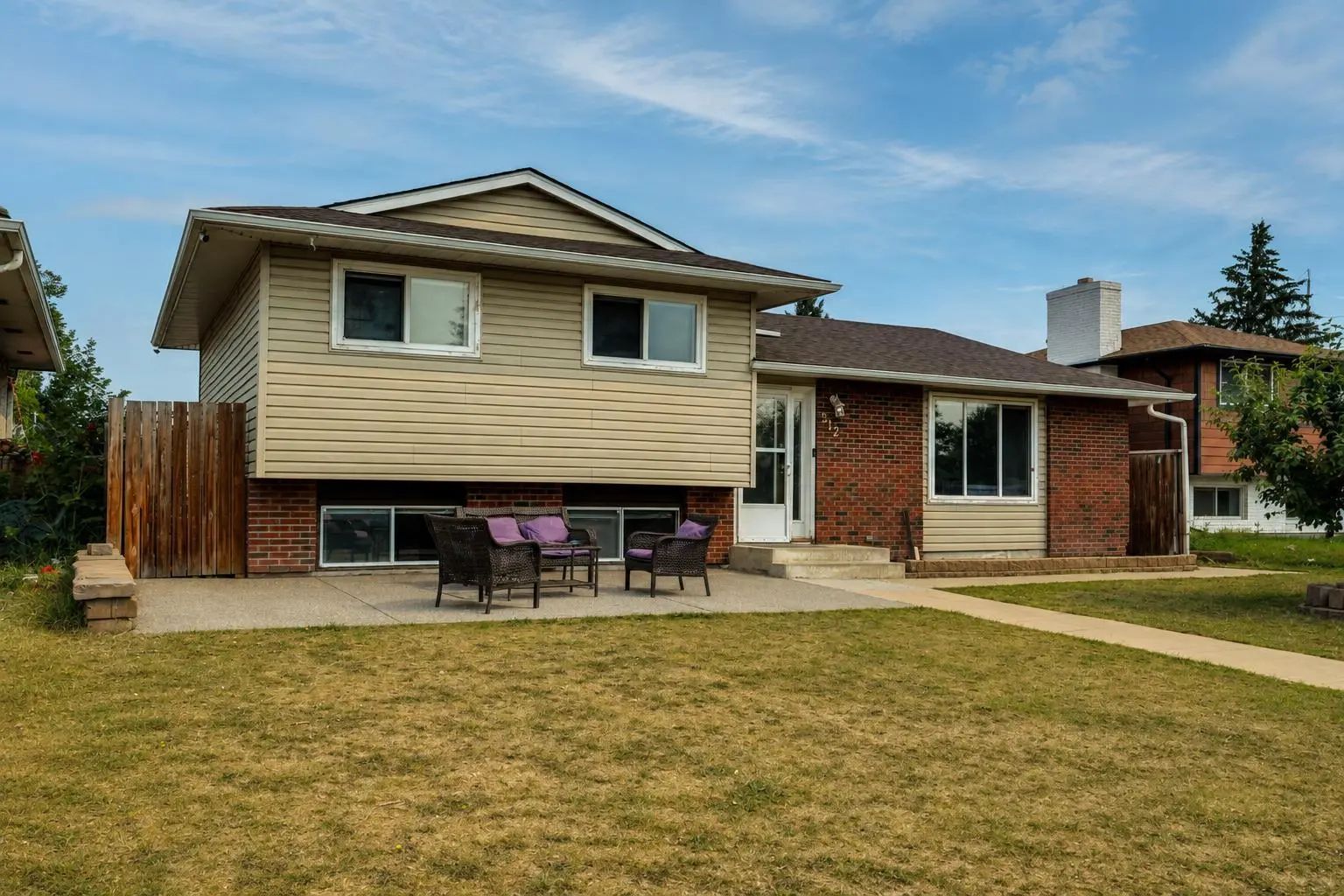 212 Pinetree Place Northeast, Calgary – Residential Detached Listing Photo 2