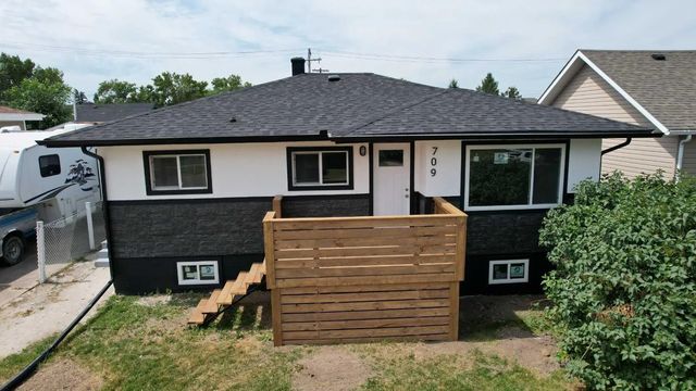 709 Centre Street , Hanna