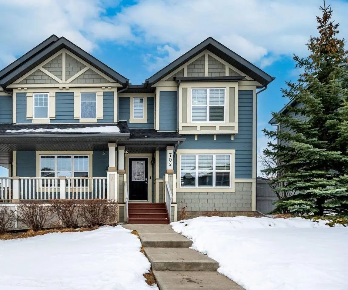 702 Panamount Boulevard Northwest, Calgary – Residential Semi Detached (Half Duplex) Listing Photo 2