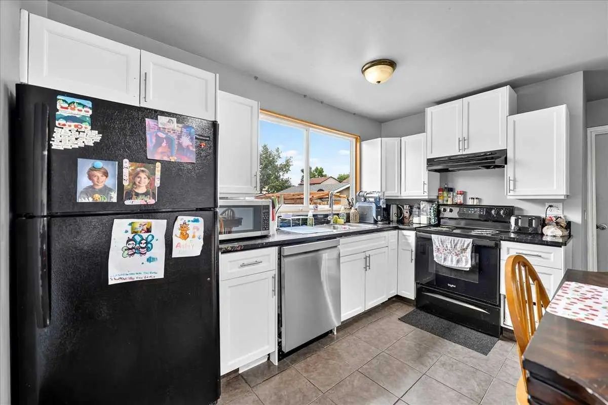 219 Penworth Drive Southeast, Calgary – Residential Semi Detached (Half Duplex) Listing Photo 10