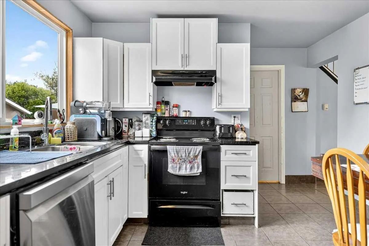 219 Penworth Drive Southeast, Calgary – Residential Semi Detached (Half Duplex) Listing Photo 11