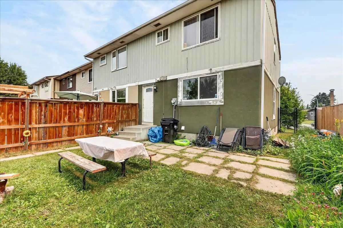 219 Penworth Drive Southeast, Calgary – Residential Semi Detached (Half Duplex) Listing Photo 34