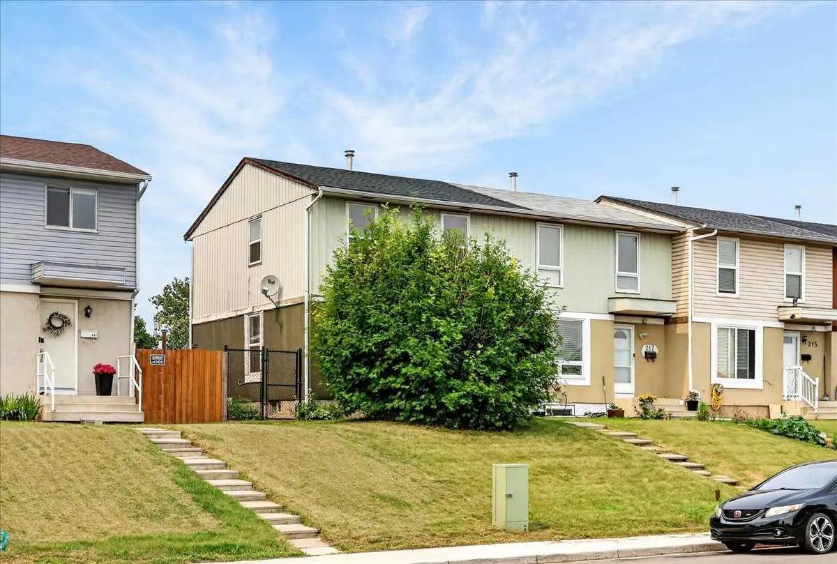 219 Penworth Drive Southeast, Calgary – Residential Semi Detached (Half Duplex) Listing Photo 39