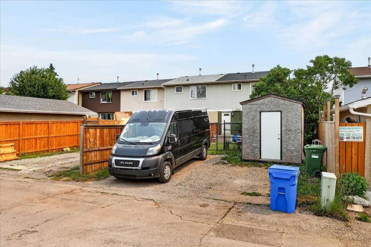 219 Penworth Drive Southeast, Calgary – Residential Semi Detached (Half Duplex) Listing Photo 40