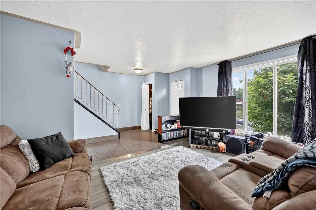 219 Penworth Drive Southeast, Calgary – Residential Semi Detached (Half Duplex) Listing Photo 5