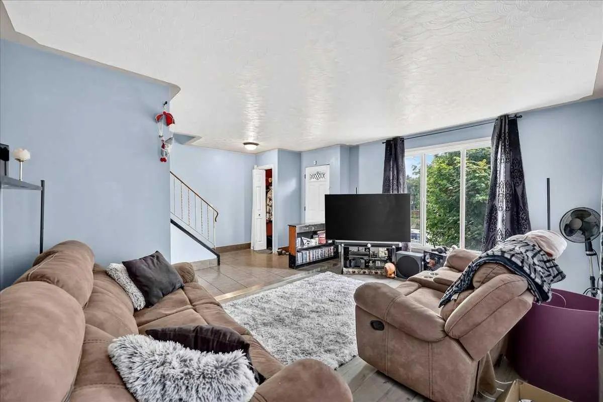 219 Penworth Drive Southeast, Calgary – Residential Semi Detached (Half Duplex) Listing Photo 6