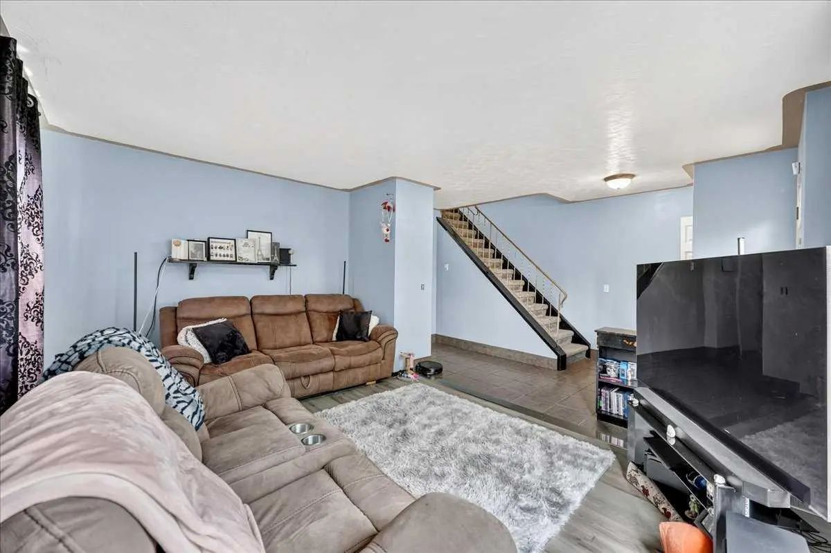 219 Penworth Drive Southeast, Calgary – Residential Semi Detached (Half Duplex) Listing Photo 7