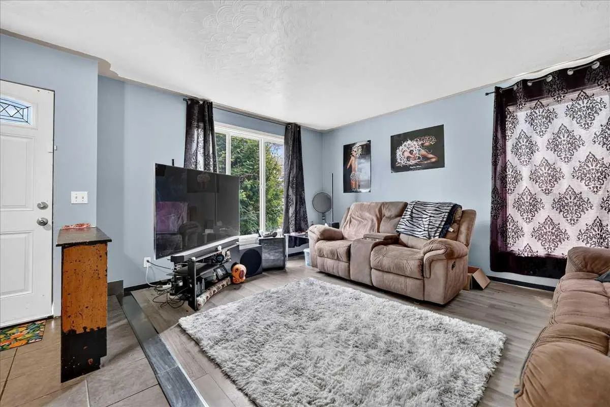 219 Penworth Drive Southeast, Calgary – Residential Semi Detached (Half Duplex) Listing Photo 8