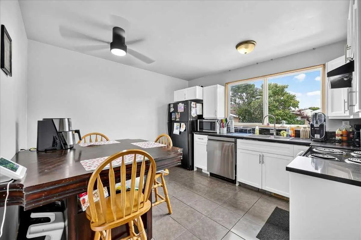 219 Penworth Drive Southeast, Calgary – Residential Semi Detached (Half Duplex) Listing Photo 9