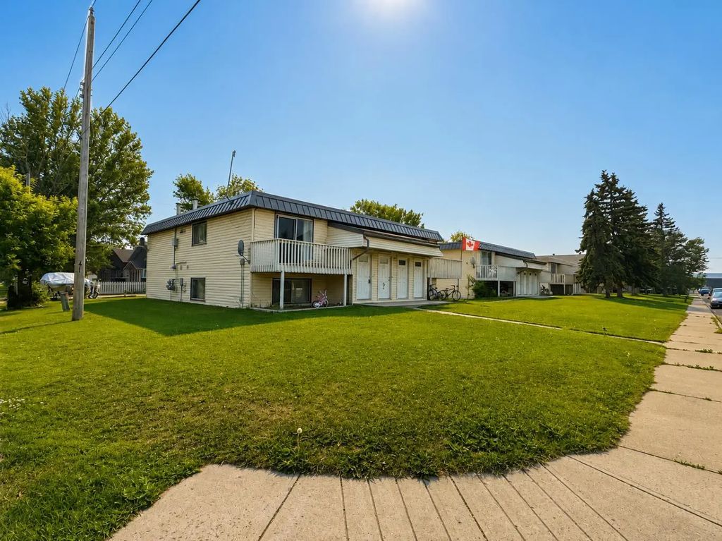 4801 4805 52 Street , Olds