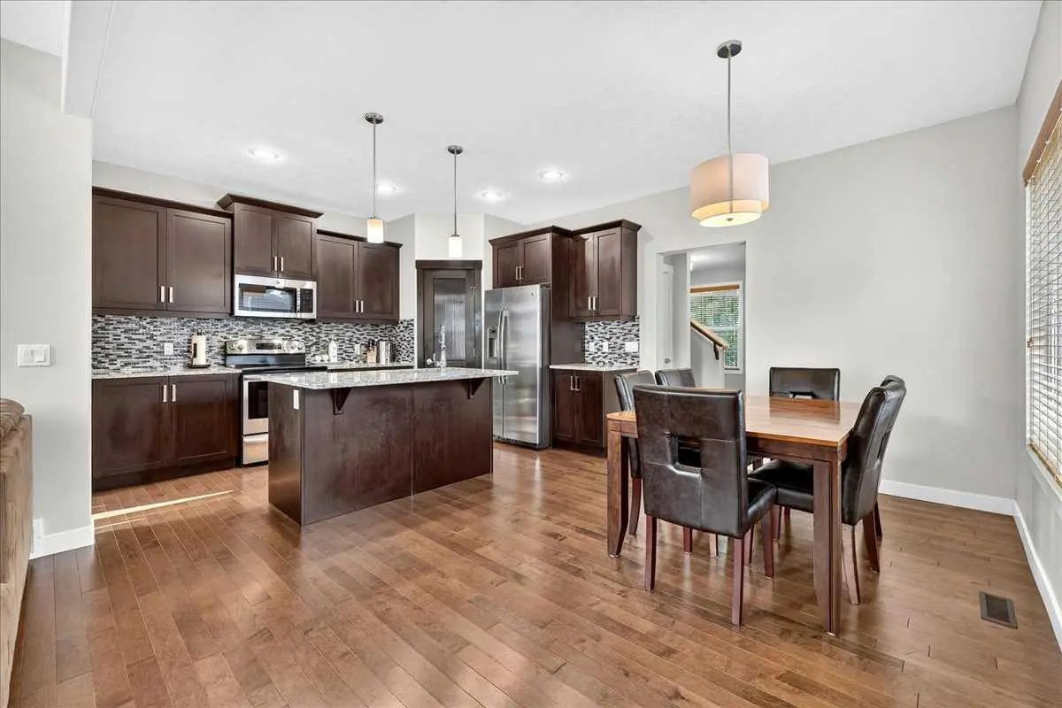28 Evansborough Gate Northwest, Calgary – Residential Detached Listing Photo 9
