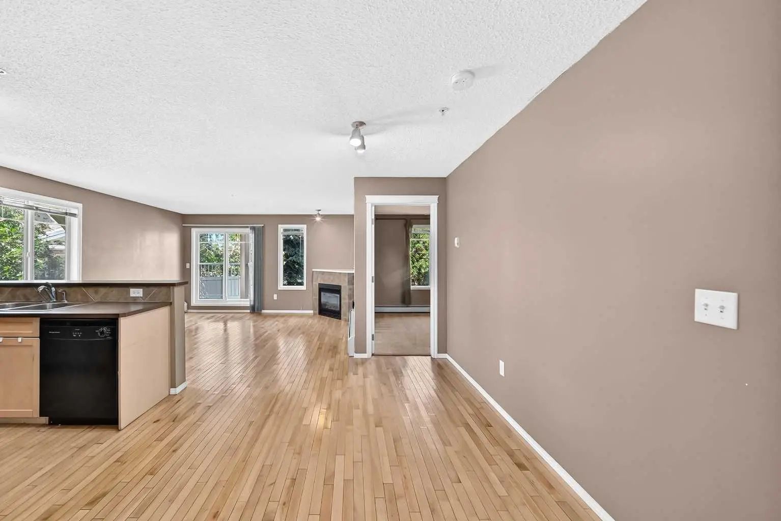 3109 70 Panamount Drive Northwest, Calgary – Residential Apartment Listing Photo 3