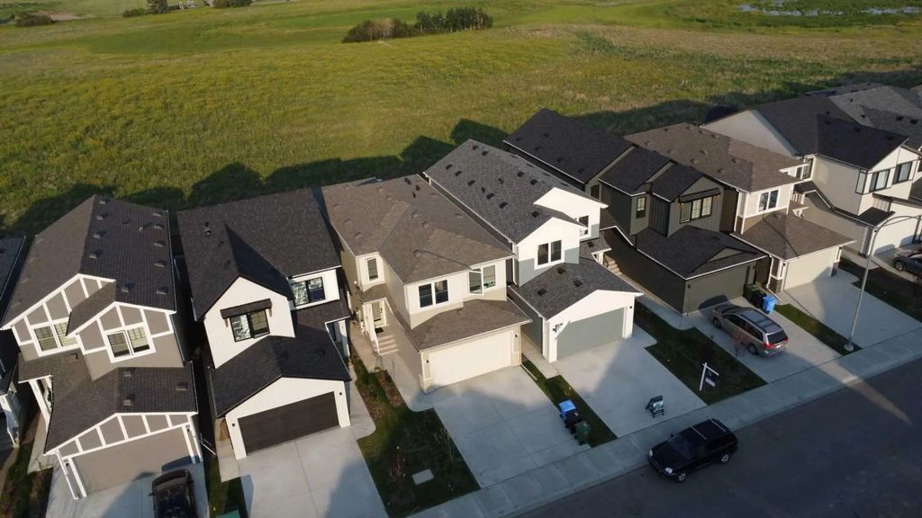 143 Belvedere Crescent Se, Calgary