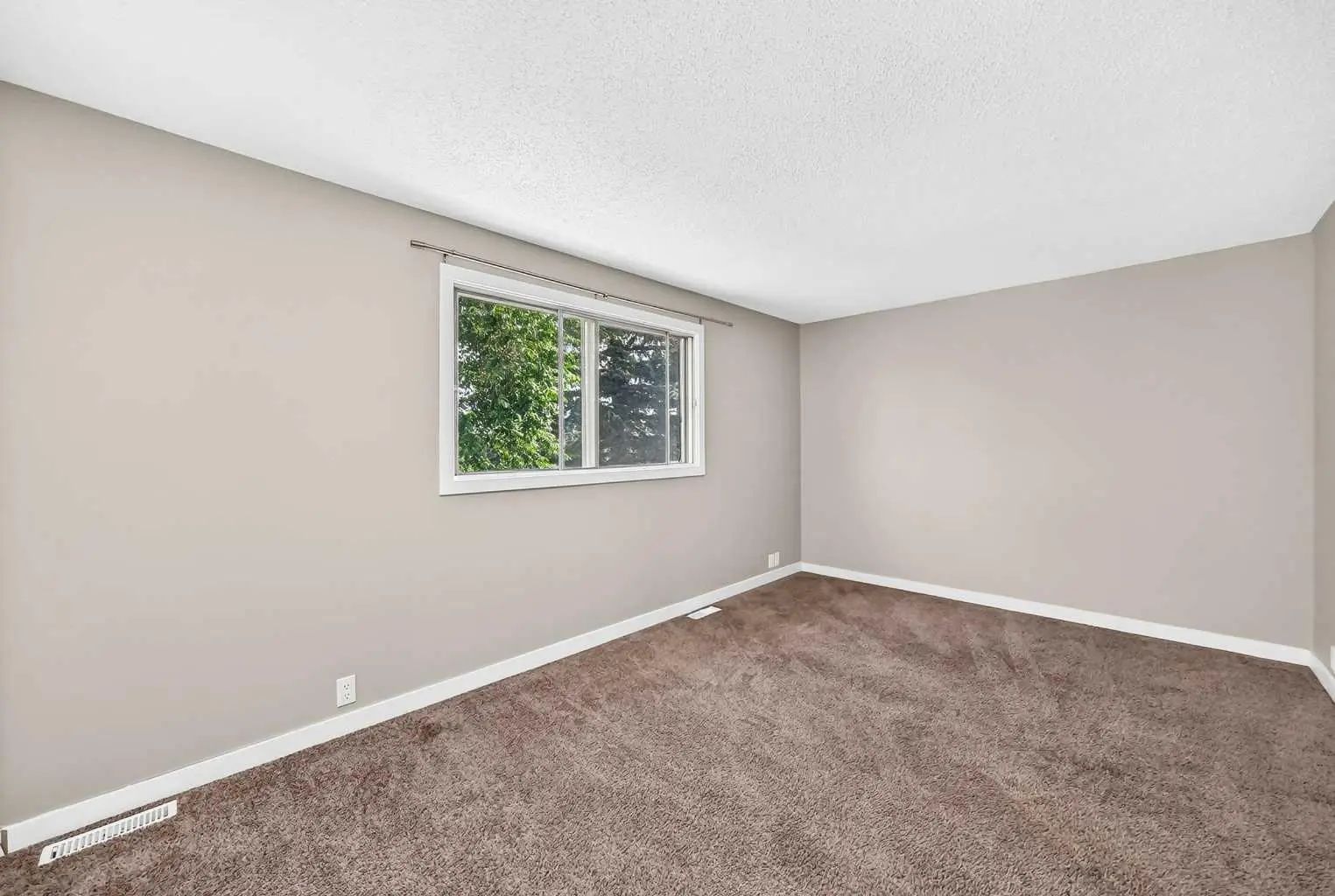 96 Erin Woods Boulevard Southeast, Calgary – Residential Semi Detached (Half Duplex) Listing Photo 14