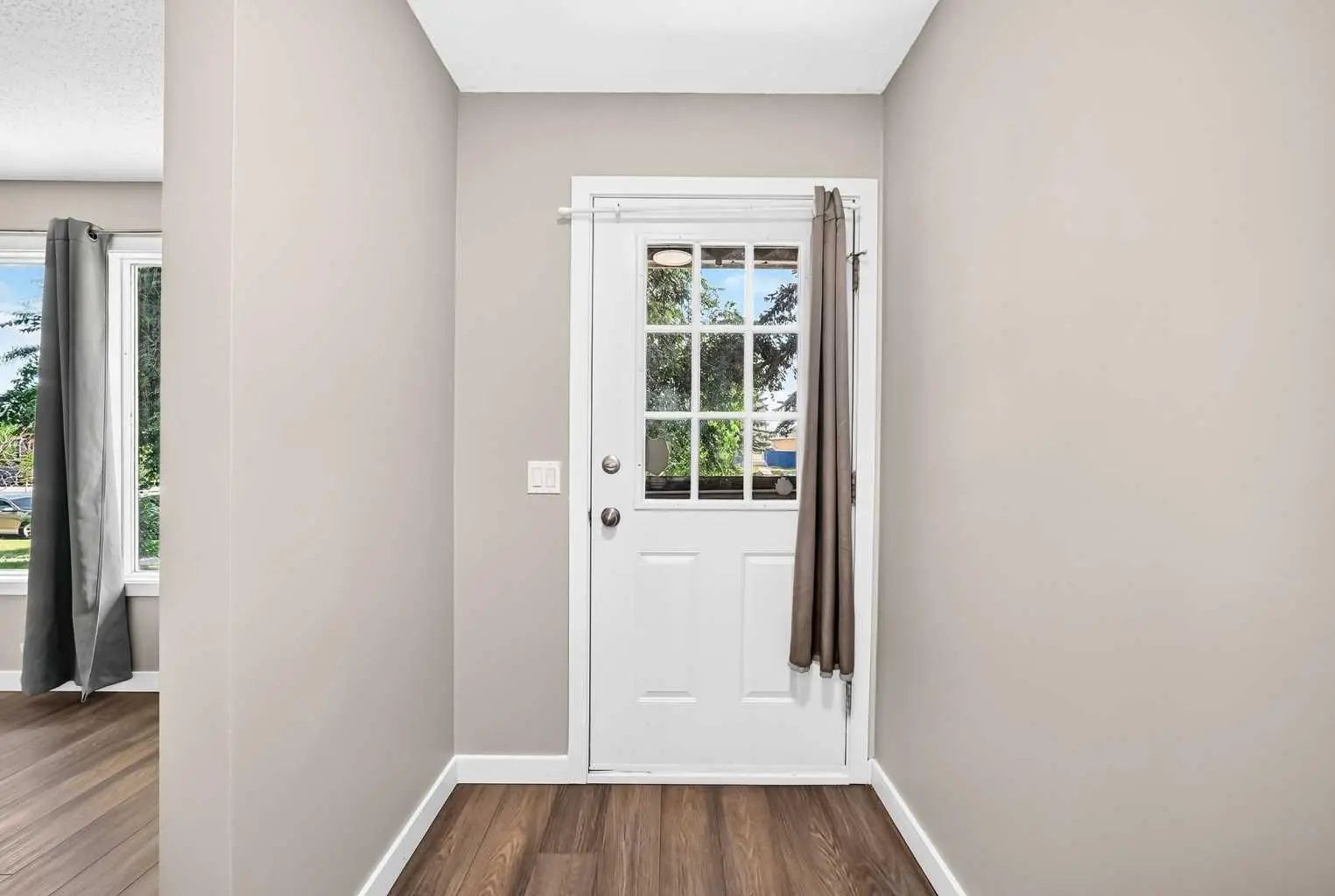 96 Erin Woods Boulevard Southeast, Calgary – Residential Semi Detached (Half Duplex) Listing Photo 2