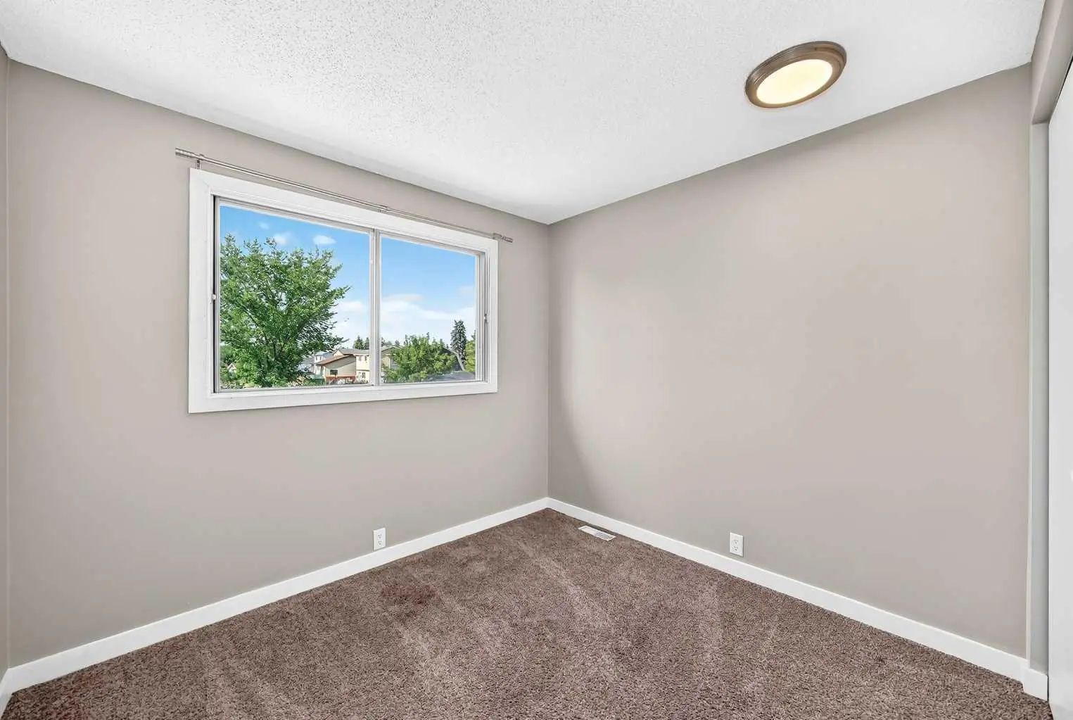 96 Erin Woods Boulevard Southeast, Calgary – Residential Semi Detached (Half Duplex) Listing Photo 23