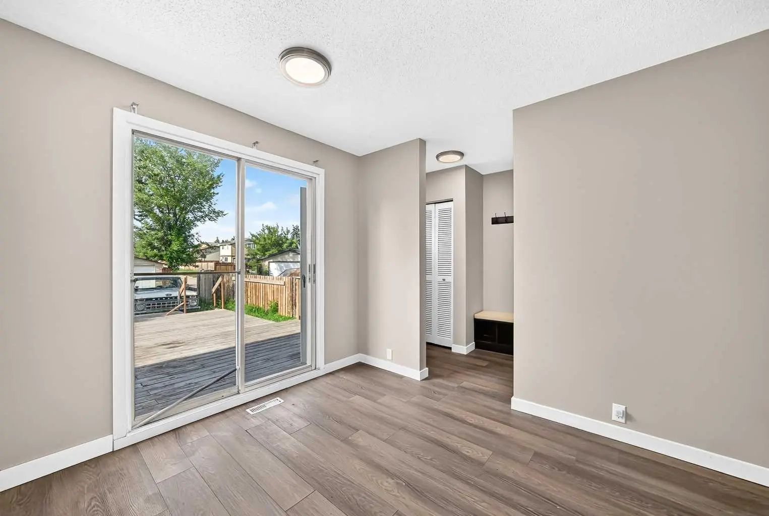 96 Erin Woods Boulevard Southeast, Calgary – Residential Semi Detached (Half Duplex) Listing Photo 6