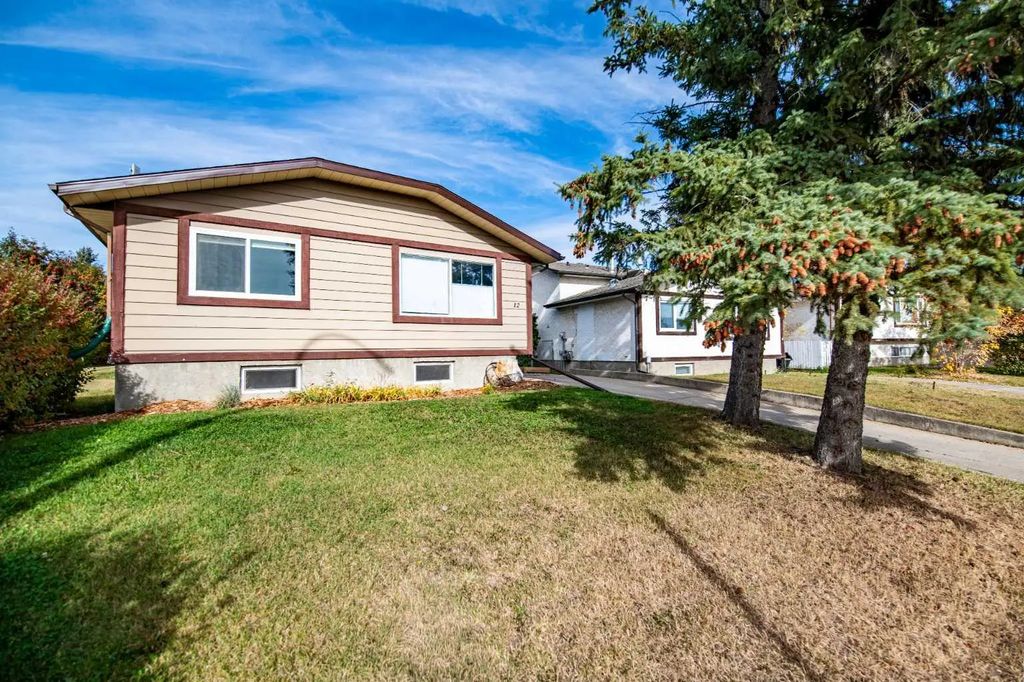 12 Opal Close , Lacombe