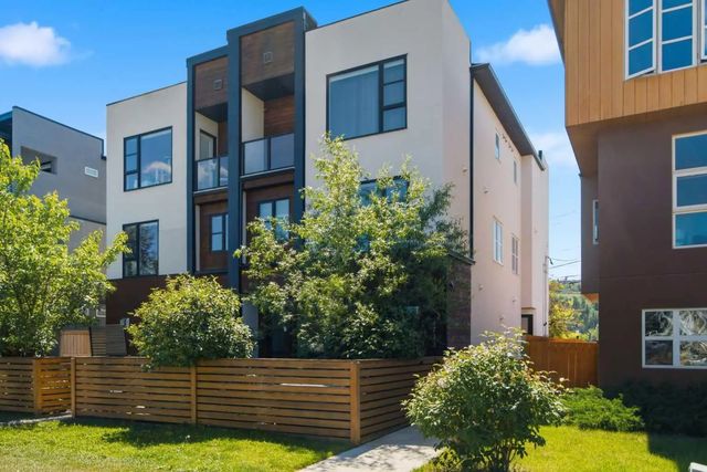 2 4733 17 Avenue Nw, Calgary