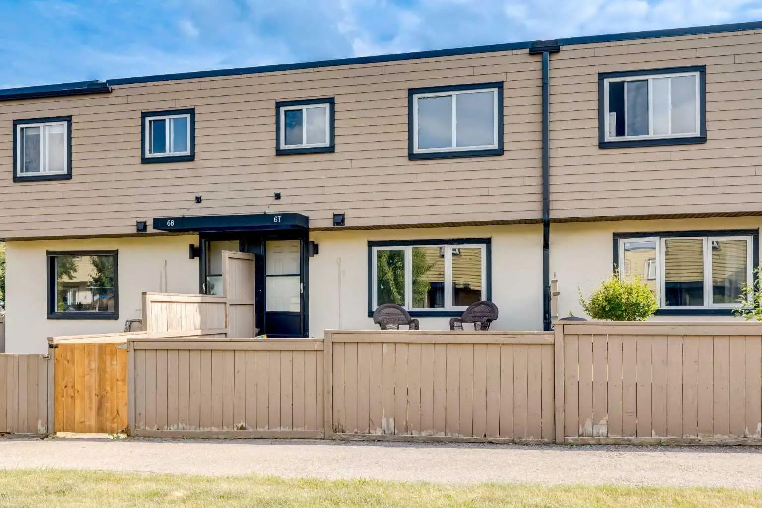 67 3809 45 Street Sw, Calgary