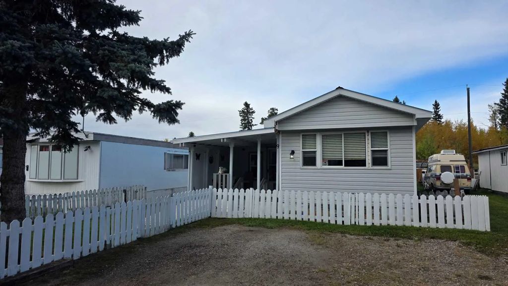 #9 5235 50 Street , Caroline