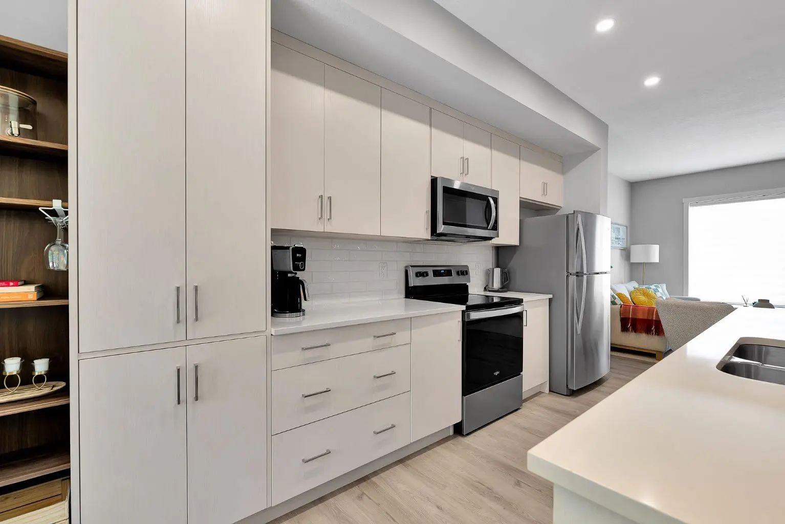 426 Shawnee Square Southwest, Calgary – Residential Row/Townhouse Listing Photo 12