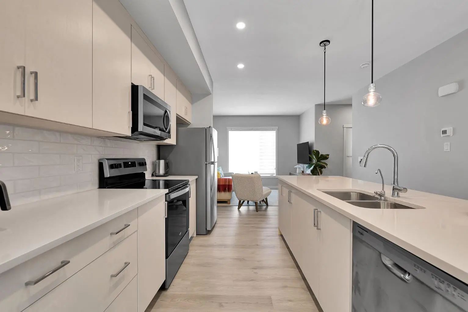 426 Shawnee Square Southwest, Calgary – Residential Row/Townhouse Listing Photo 13