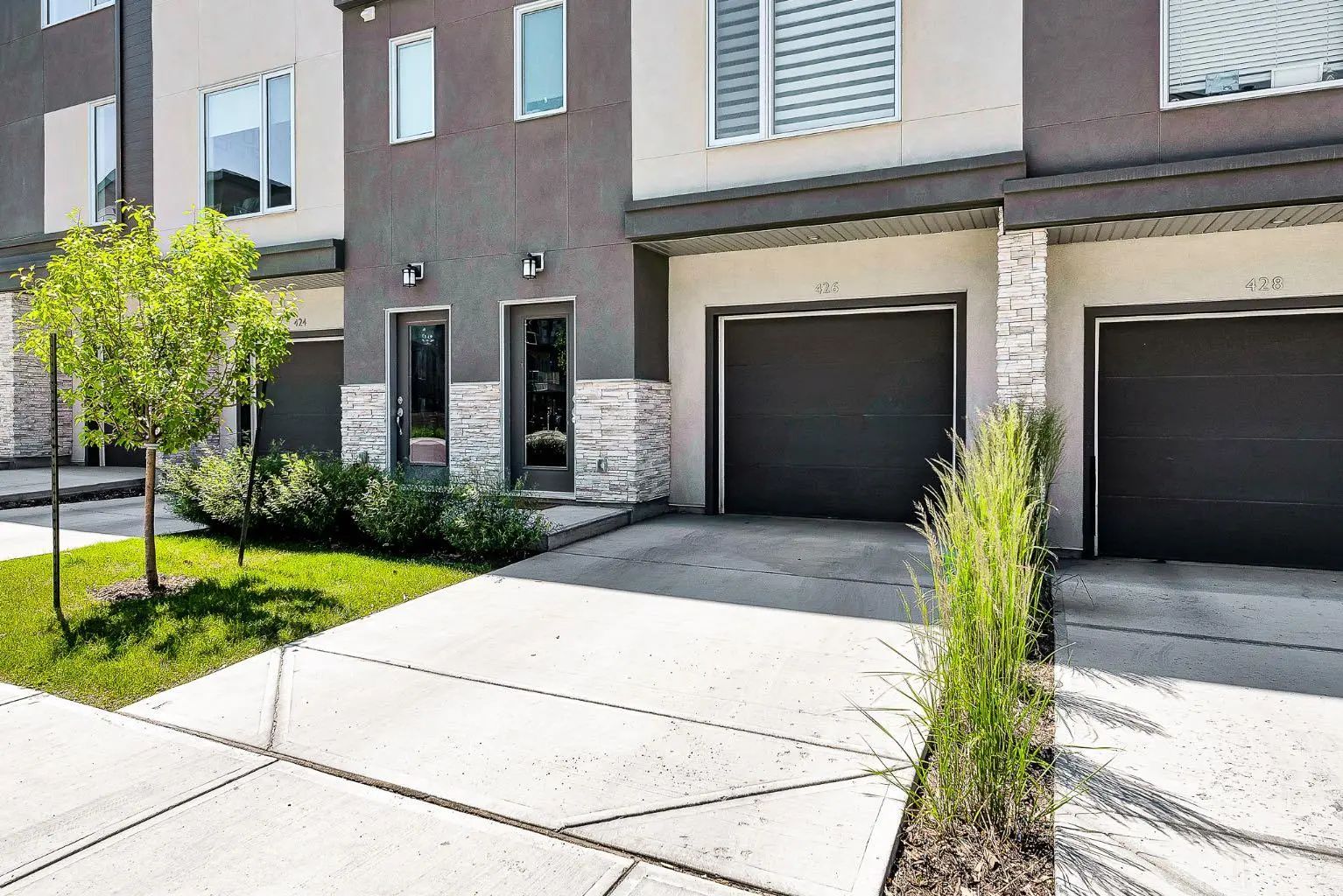 426 Shawnee Square Southwest, Calgary – Residential Row/Townhouse Listing Photo 2