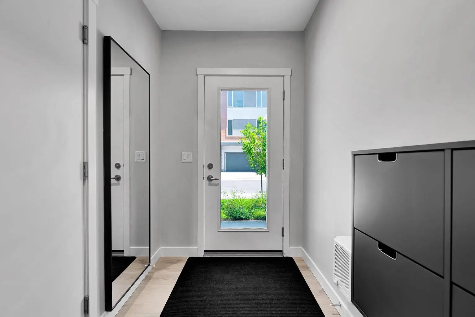 426 Shawnee Square Southwest, Calgary – Residential Row/Townhouse Listing Photo 3