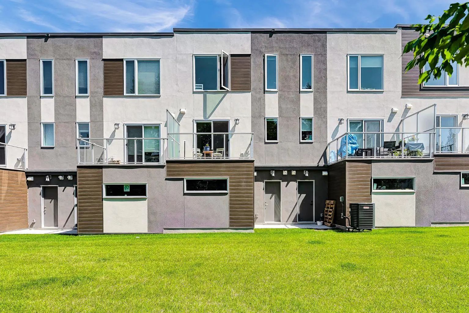 426 Shawnee Square Southwest, Calgary – Residential Row/Townhouse Listing Photo 32