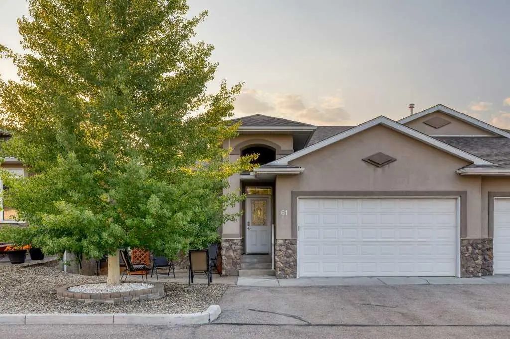 61 River Heights View , Cochrane