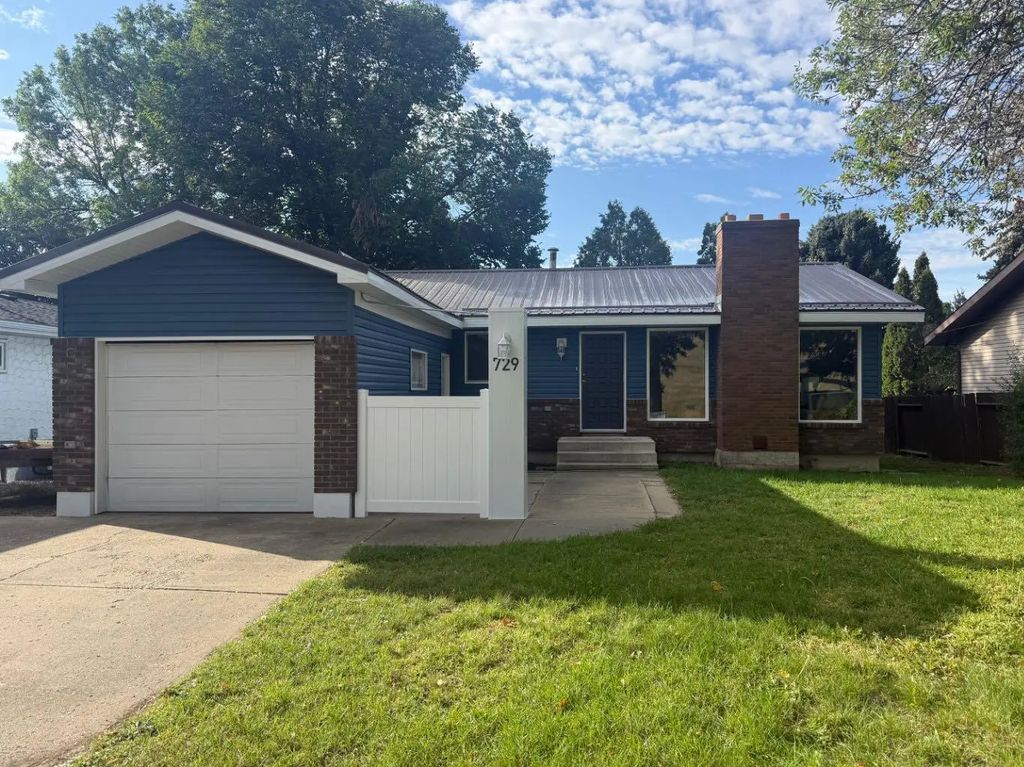 729 3 Street Nw, Medicine Hat