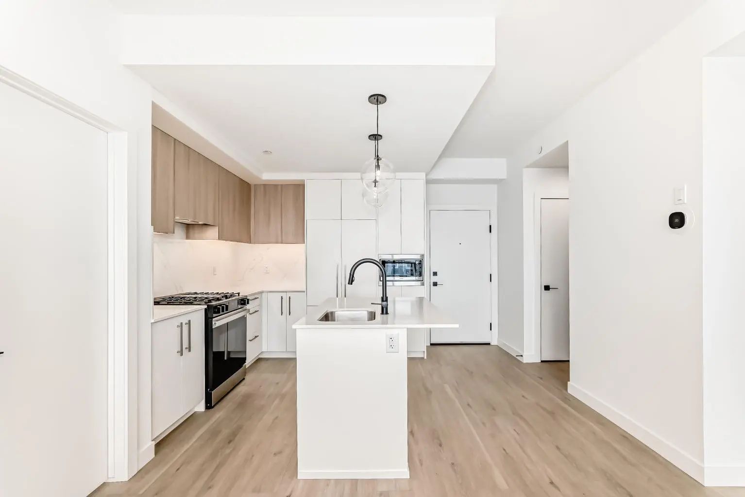 415 8375 Broadcast Avenue Southwest, Calgary – Residential Apartment Listing Photo 2