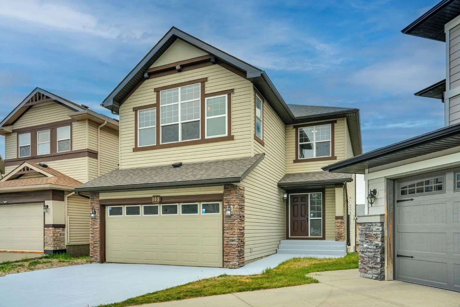 109 Pantego Terrace Northwest, Calgary – Residential Detached Listing Photo 2