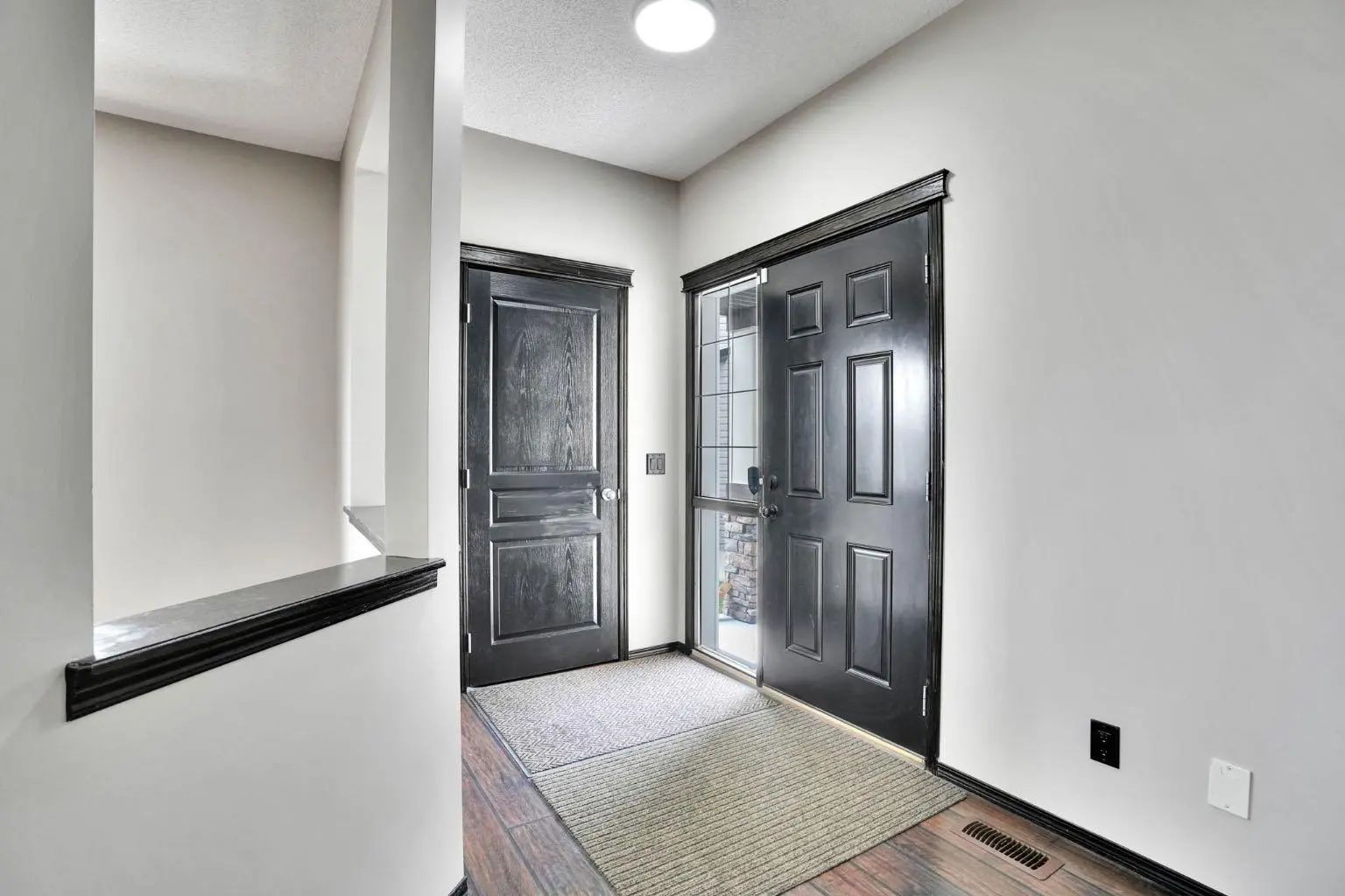 109 Pantego Terrace Northwest, Calgary – Residential Detached Listing Photo 3