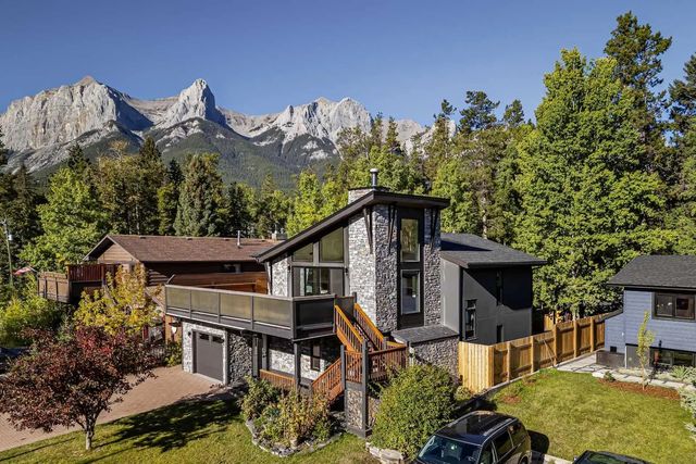 610 Larch Place , Canmore