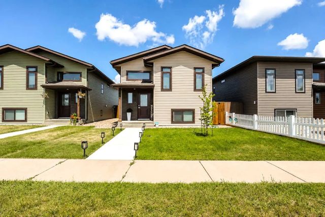 1614 2 Avenue E, Brooks