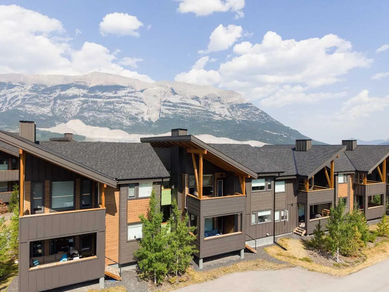 202g 209 Stewart Creek Rise  Canmore Alberta T1W0N9 Three Sisters Details