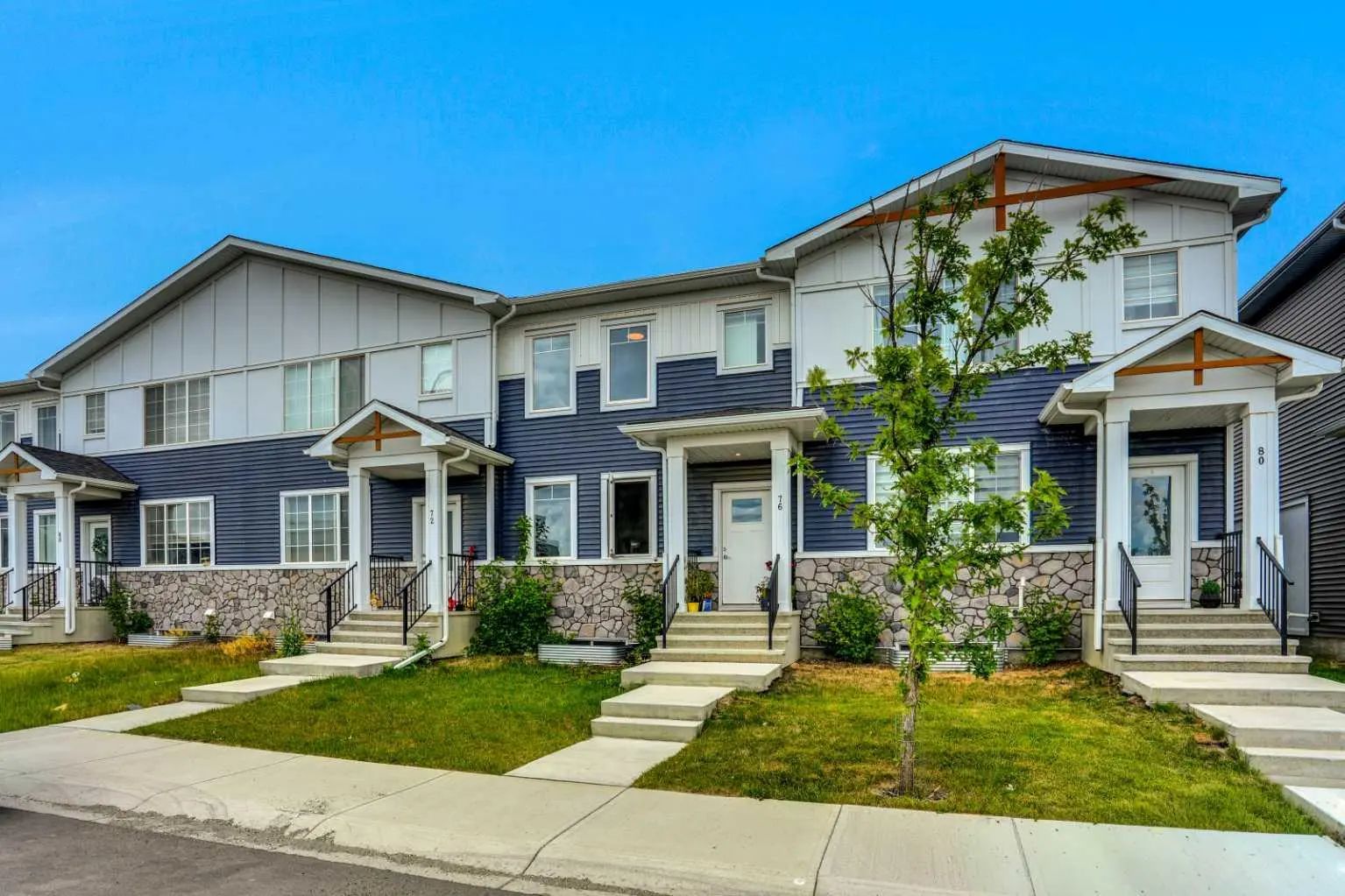76 Amblefield Terrace Northwest, Calgary – Residential Row/Townhouse Listing Photo 2