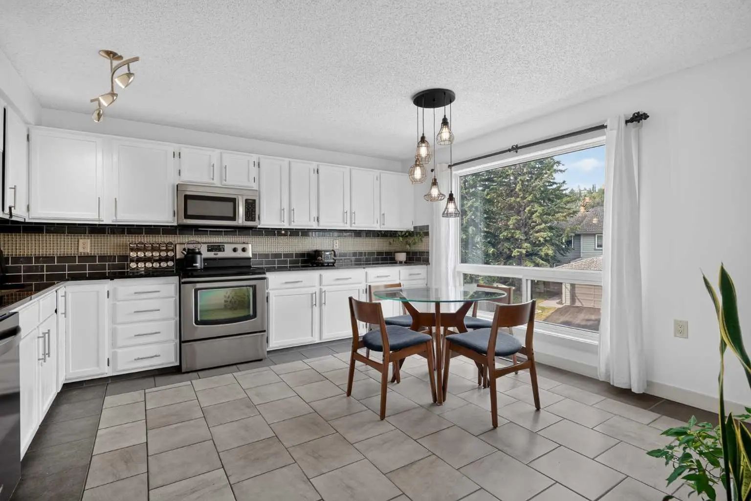 571 Point Mckay Grove Northwest, Calgary – Residential Row/Townhouse Listing Photo 10