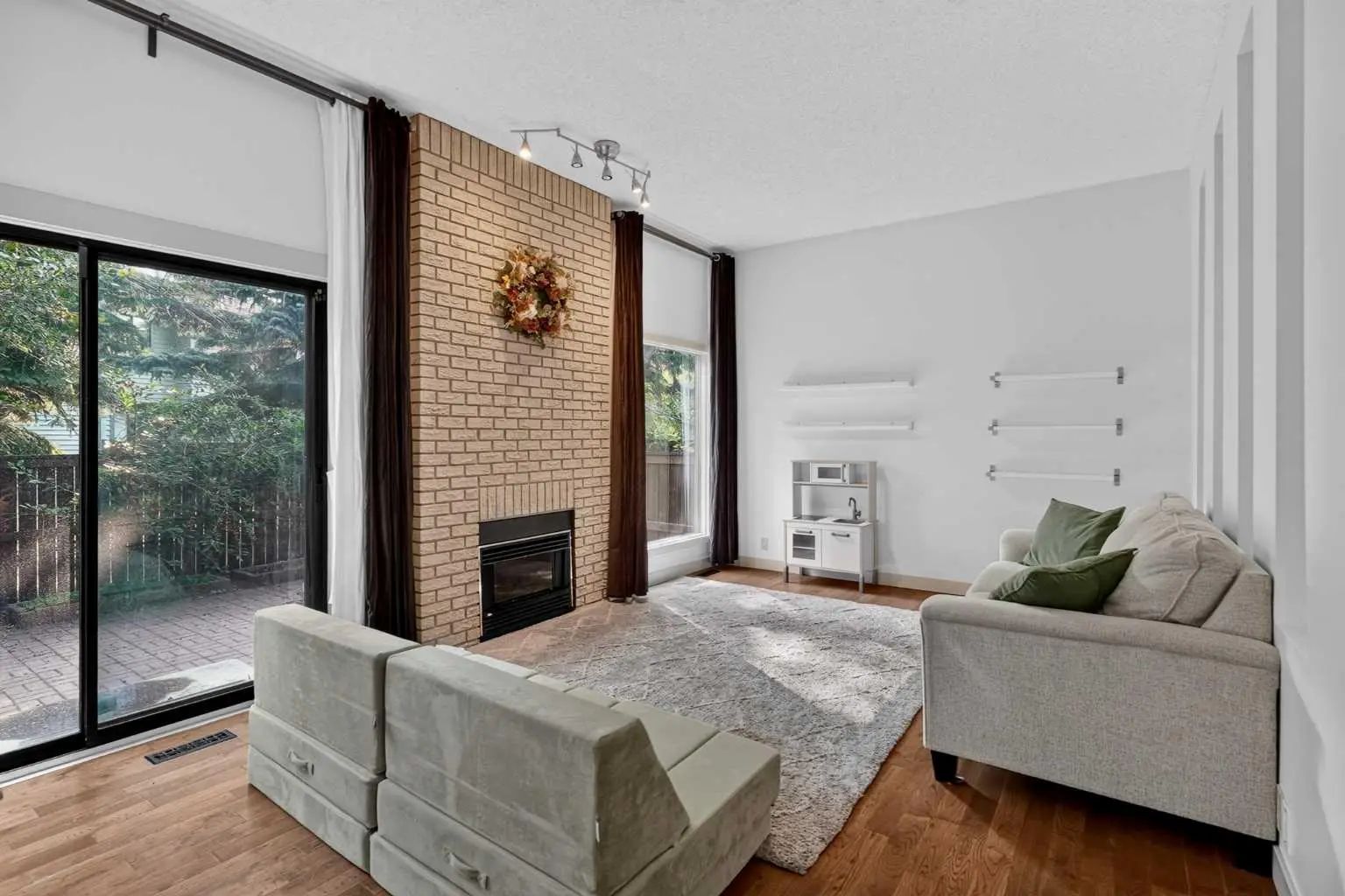 571 Point Mckay Grove Northwest, Calgary – Residential Row/Townhouse Listing Photo 4