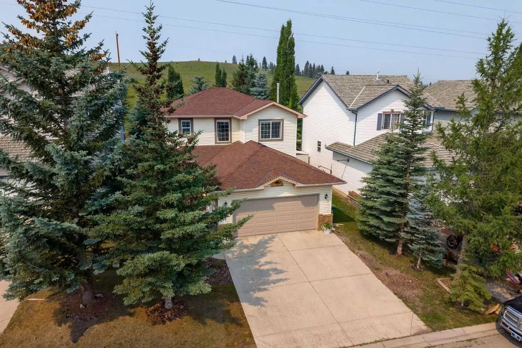 100 Bow Ridge Crescent , Cochrane