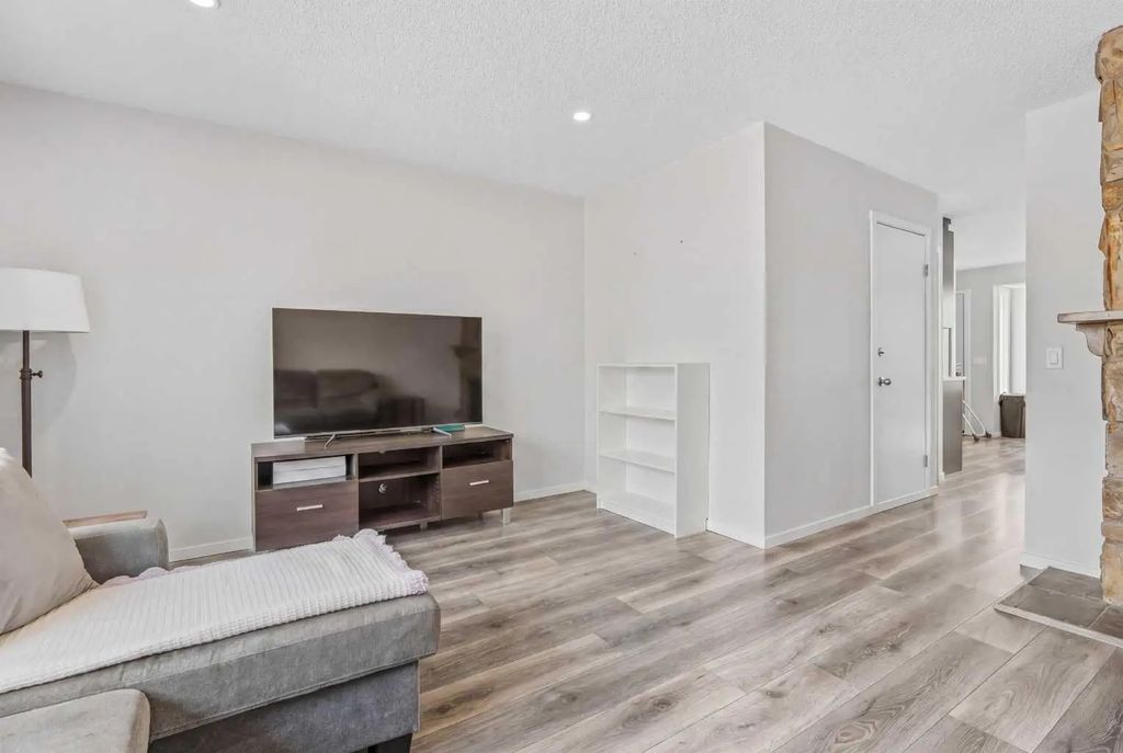 84 Falconridge Place Ne, Calgary