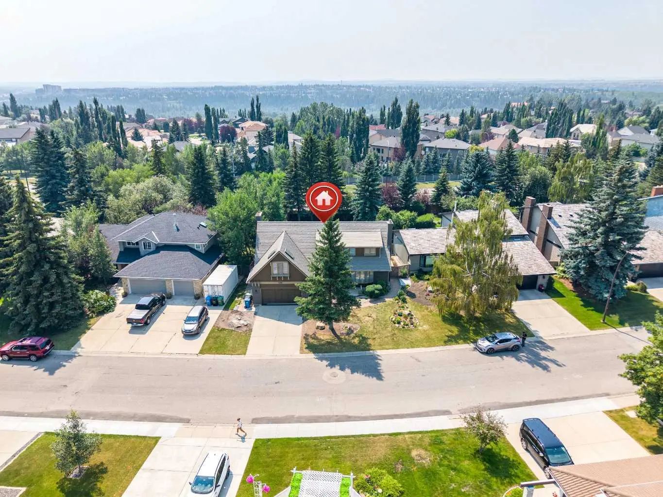 240 Canterville Drive Southwest, Calgary – Residential Detached Listing Photo 3