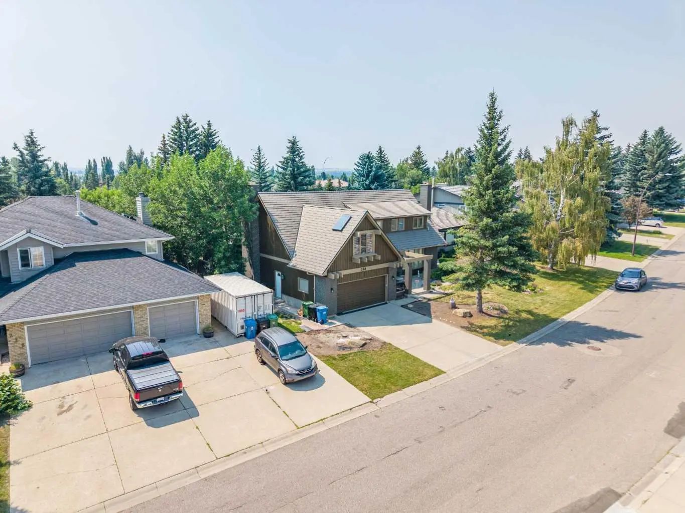 240 Canterville Drive Southwest, Calgary – Residential Detached Listing Photo 4